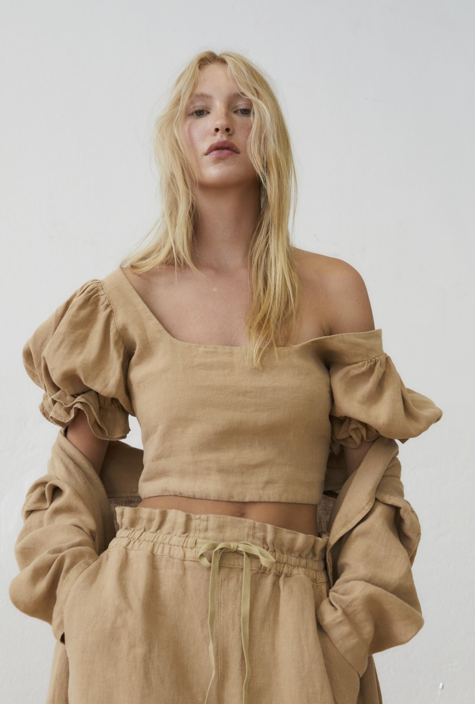 beige_cropped_top_from_linen.jpg